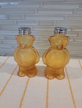 Vtg Amber Glass Honey Bear Salt & Pepper Shaker Set